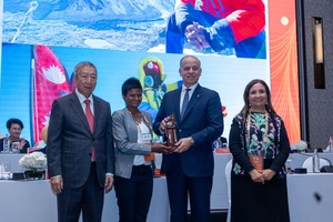 OCA presents IOC award to Sri Lankan climber Jayanthi Kuru-Utumpala